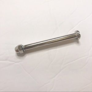 Shark bolt for handle pole navigator